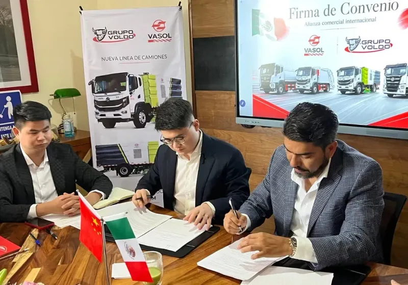 Firma de convenio con Dong Feng Vasol